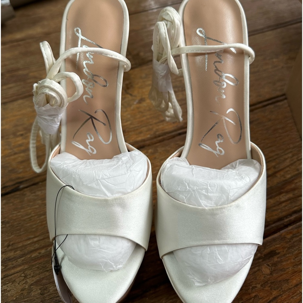 Women’s heels size 7.5 brand new
